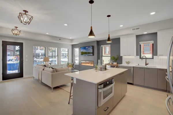 $3,395 | 3628 Colfax Avenue South, Minneapolis, MN 55409