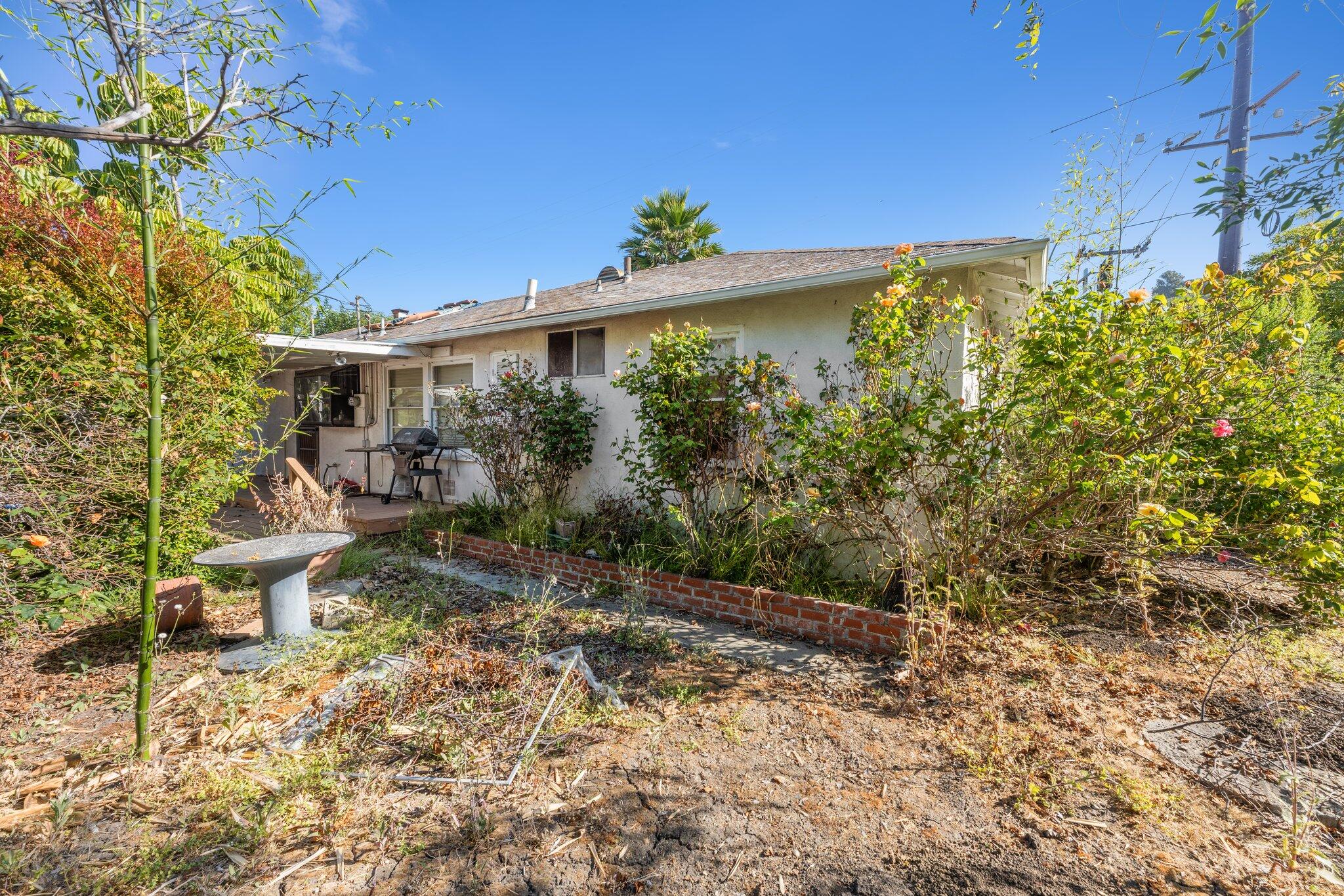 3039 Foothill Road Santa Barbara, CA 93105 - Photo 3 of 8 13-web-or-mls-SDIM0903