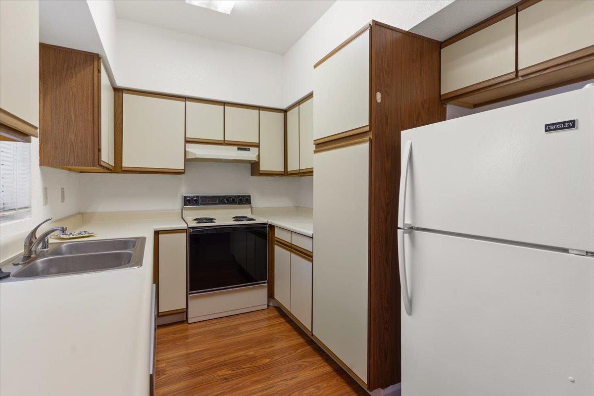 1403 Forest Run Hercules, CA 94547 - Photo 6 of 26 a kitchen with a refrigerator sink and stove