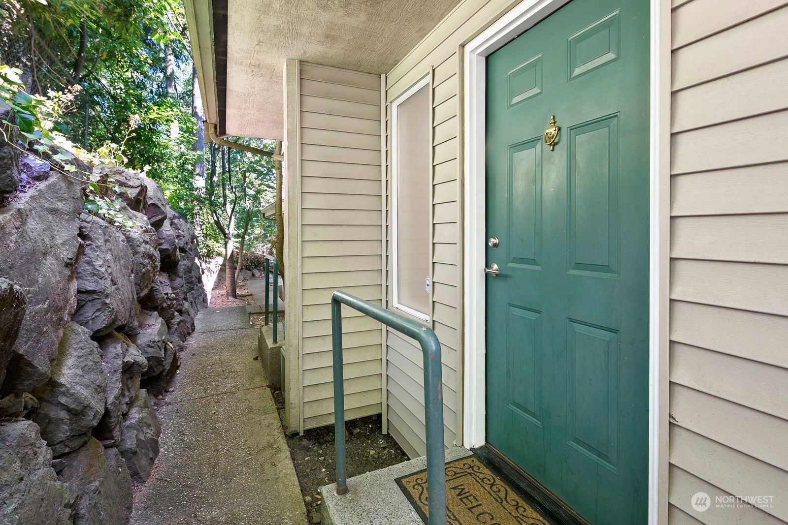 8512 242nd Street Southwest, Unit 4 Edmonds, WA 98026 - Photo 2 of 24