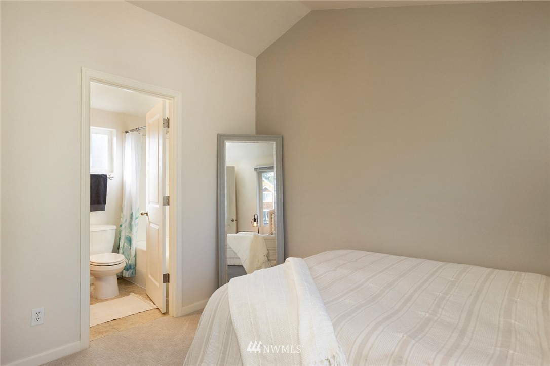 10138 Holman Road Northwest, Unit A Seattle, WA 98133 - Photo 17 of 19