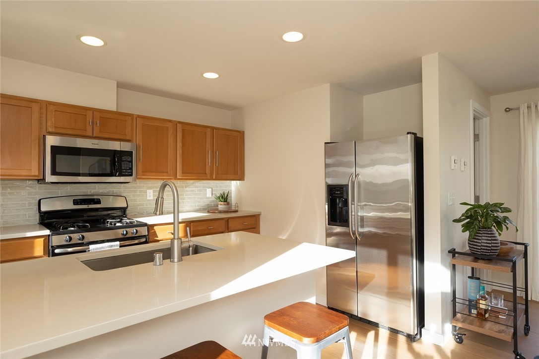 10138 Holman Road Northwest, Unit A Seattle, WA 98133 - Photo 6 of 19