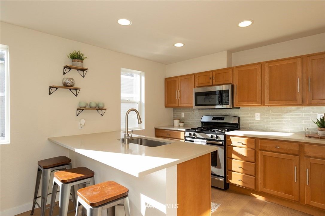 10138 Holman Road Northwest, Unit A Seattle, WA 98133 - Photo 7 of 19