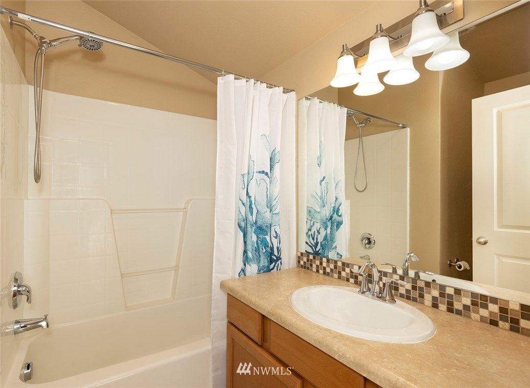10138 Holman Road Northwest, Unit A Seattle, WA 98133 - Photo 10 of 19