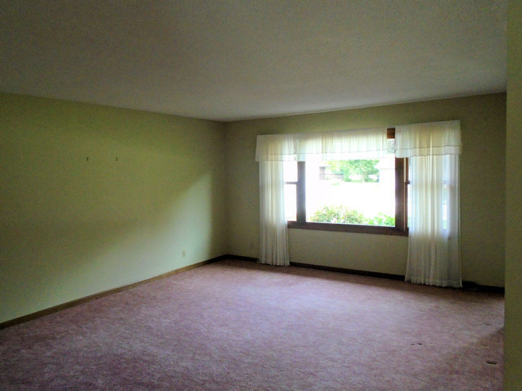 202 Linder Lane Rochelle, IL 61068 - Photo 5 of 17 an empty room with a window