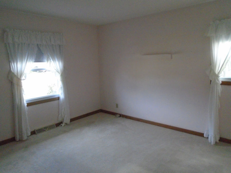 202 Linder Lane Rochelle, IL 61068 - Photo 9 of 17 an empty room with a window