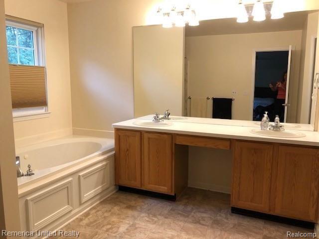 5860 Hathaway Road Canton, MI 48187 - Photo 35 of 48 IMG_0735.jpg