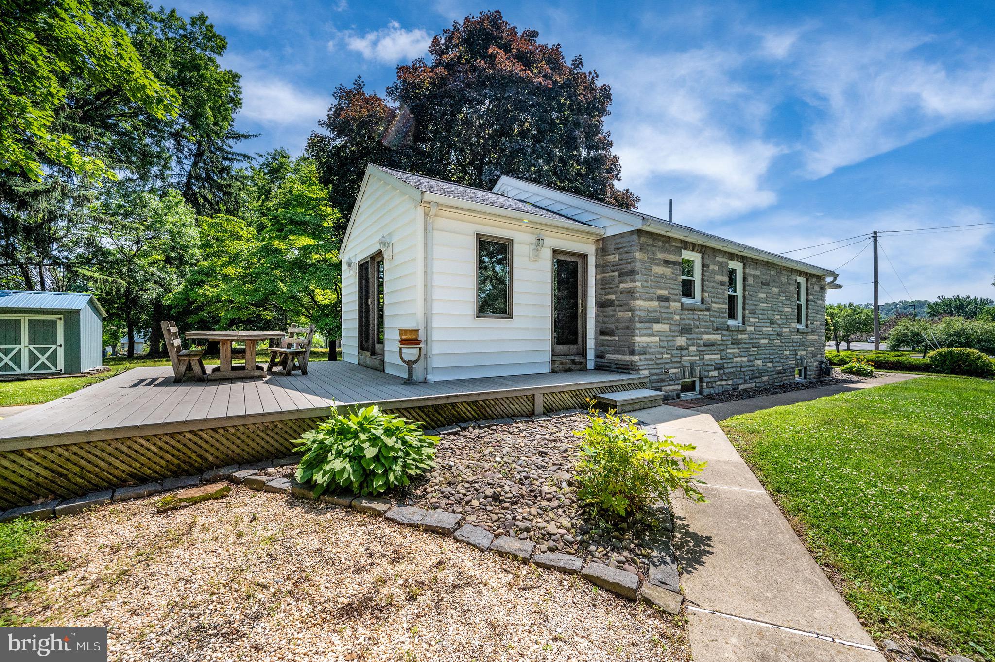 959 Greenway Terrace Reading, PA 19607 - Photo 7 of 40