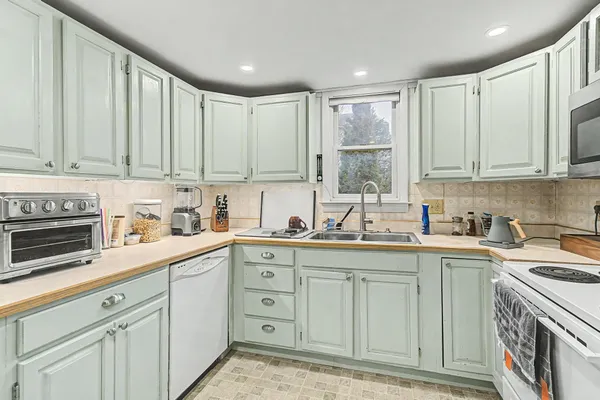 $435,000 | 120 Allen Road, South Burlington, VT 05403