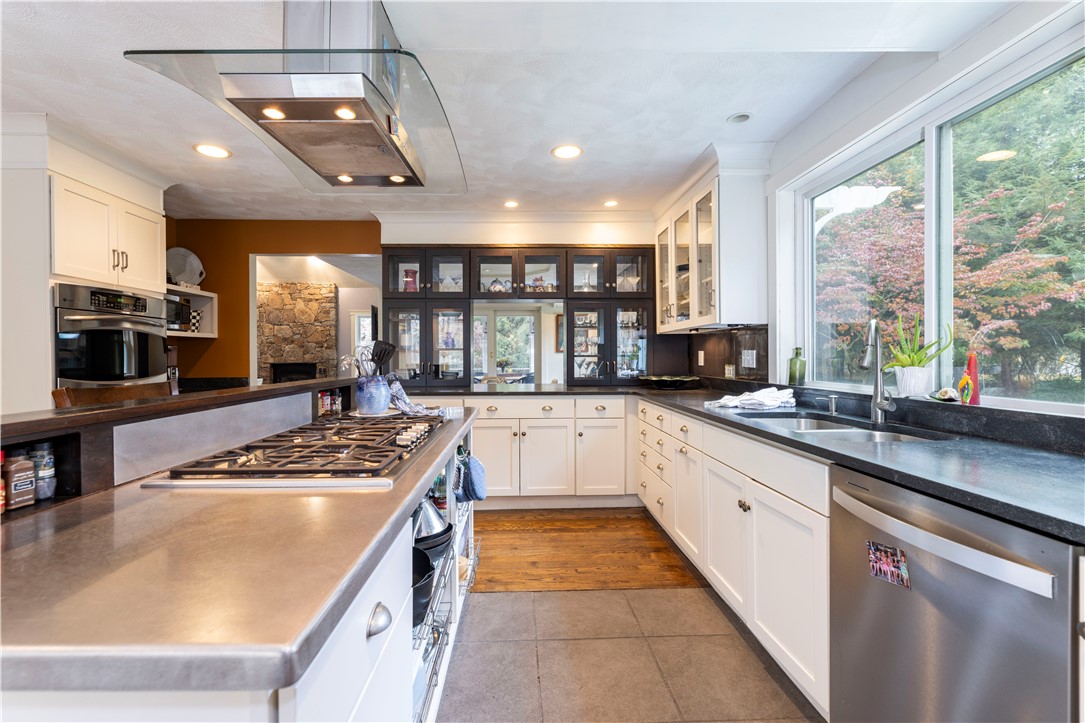 71 Corey Road South Kingstown, RI 02879 - Photo 6 of 50