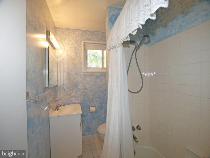10919 Lombardy Road Silver Spring, MD 20901 - Photo 3 of 24 Bath 1