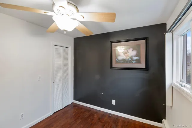 $619,900 | 250 Spur Drive South, Bay Shore, NY 11706