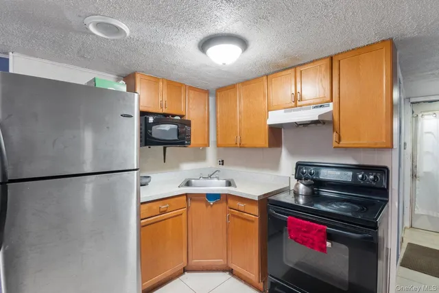 $619,900 | 250 Spur Drive South, Bay Shore, NY 11706