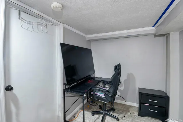 $619,900 | 250 Spur Drive South, Bay Shore, NY 11706