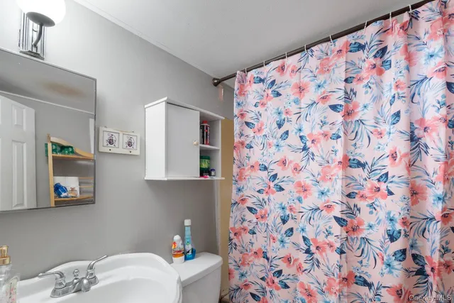 $619,900 | 250 Spur Drive South, Bay Shore, NY 11706