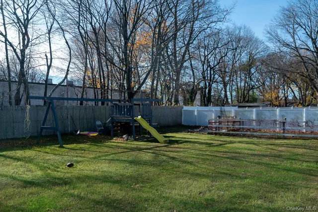 $619,900 | 250 Spur Drive South, Bay Shore, NY 11706