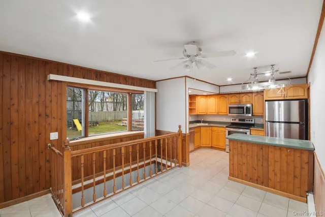 $619,900 | 250 Spur Drive South, Bay Shore, NY 11706