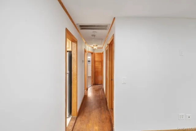 $619,900 | 250 Spur Drive South, Bay Shore, NY 11706