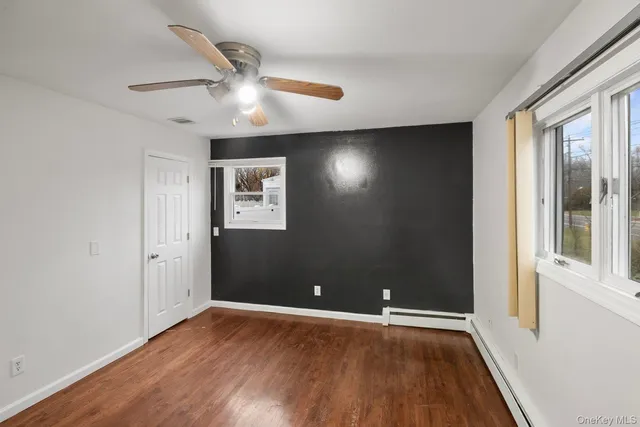 $619,900 | 250 Spur Drive South, Bay Shore, NY 11706