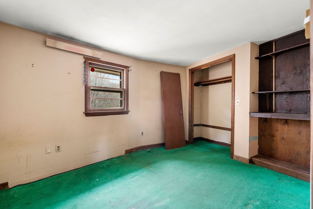 47 Riverside Drive North Reading, MA 01864 - Photo 11 of 34 a view of an empty room with closet and a window