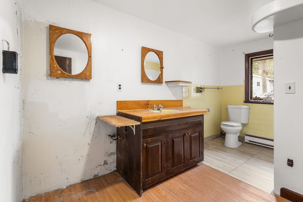 47 Riverside Drive North Reading, MA 01864 - Photo 13 of 34 a bathroom with a sink and a toilet