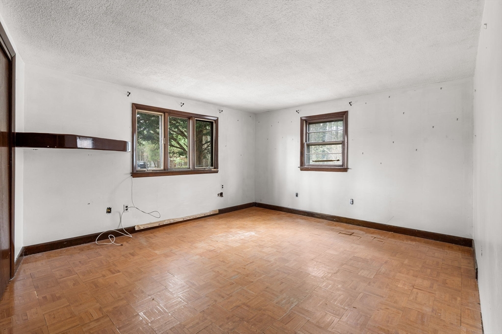 47 Riverside Drive North Reading, MA 01864 - Photo 10 of 34 an empty room with windows