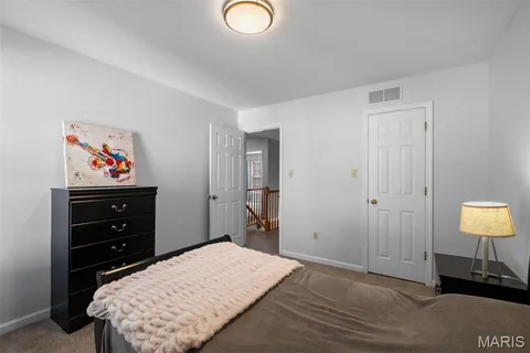 $599,000 | 810 Wellesley Pl Drive, Chesterfield, MO 63017