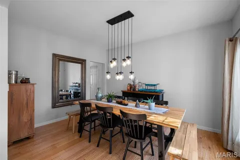 $599,000 | 810 Wellesley Pl Drive, Chesterfield, MO 63017