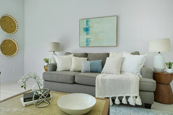 a view of a livingroom with furniture and a ceiling fan