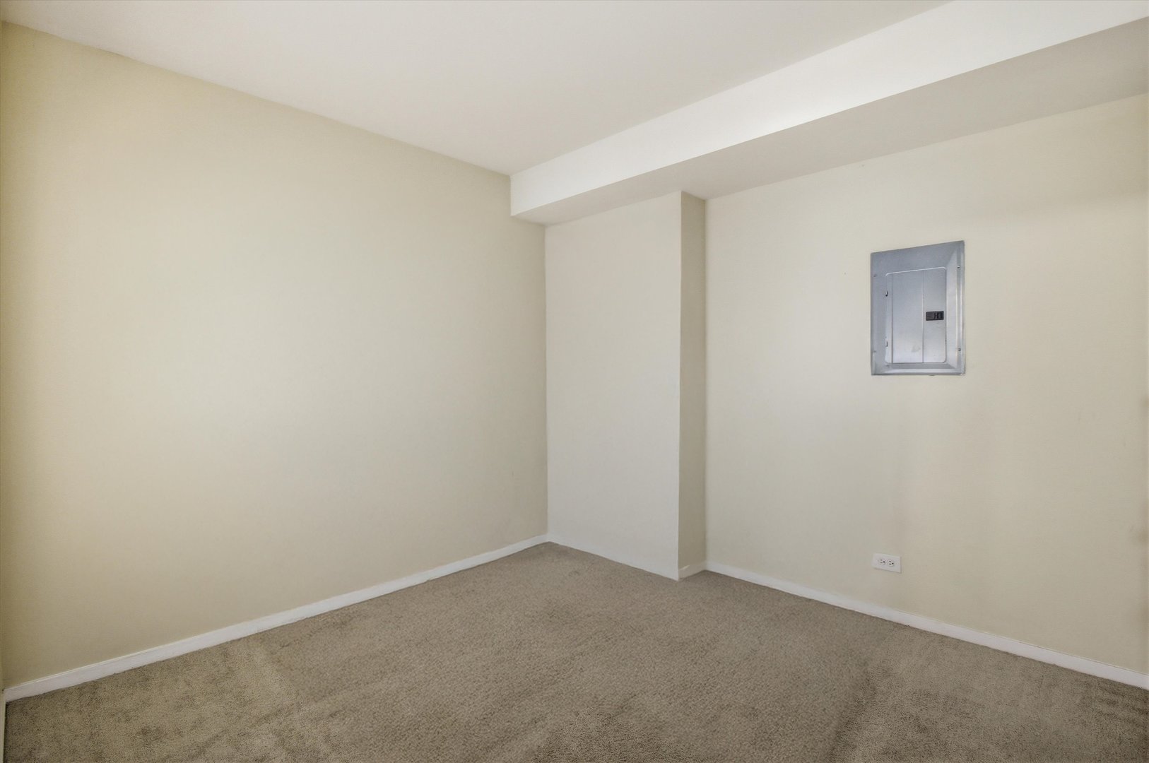 6337 Roosevelt Road, Unit 114 Berwyn, IL 60402 - Photo 21 of 33 a view of an empty room