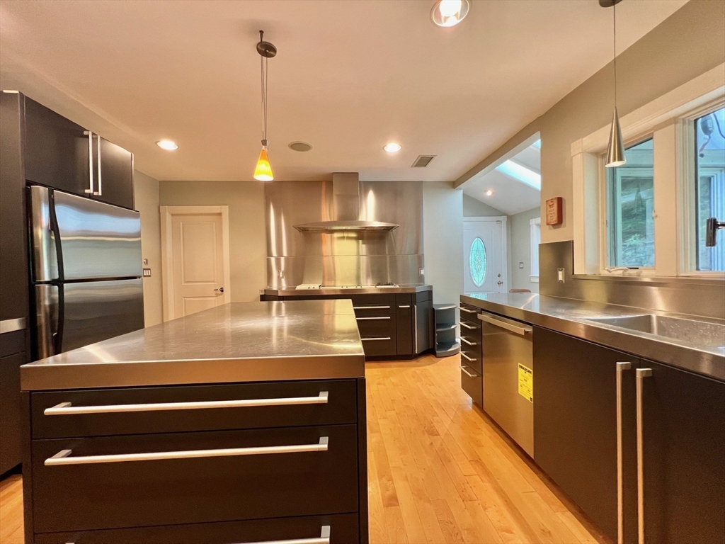 75 Lee Street Brookline, MA 02445 - Photo 11 of 30