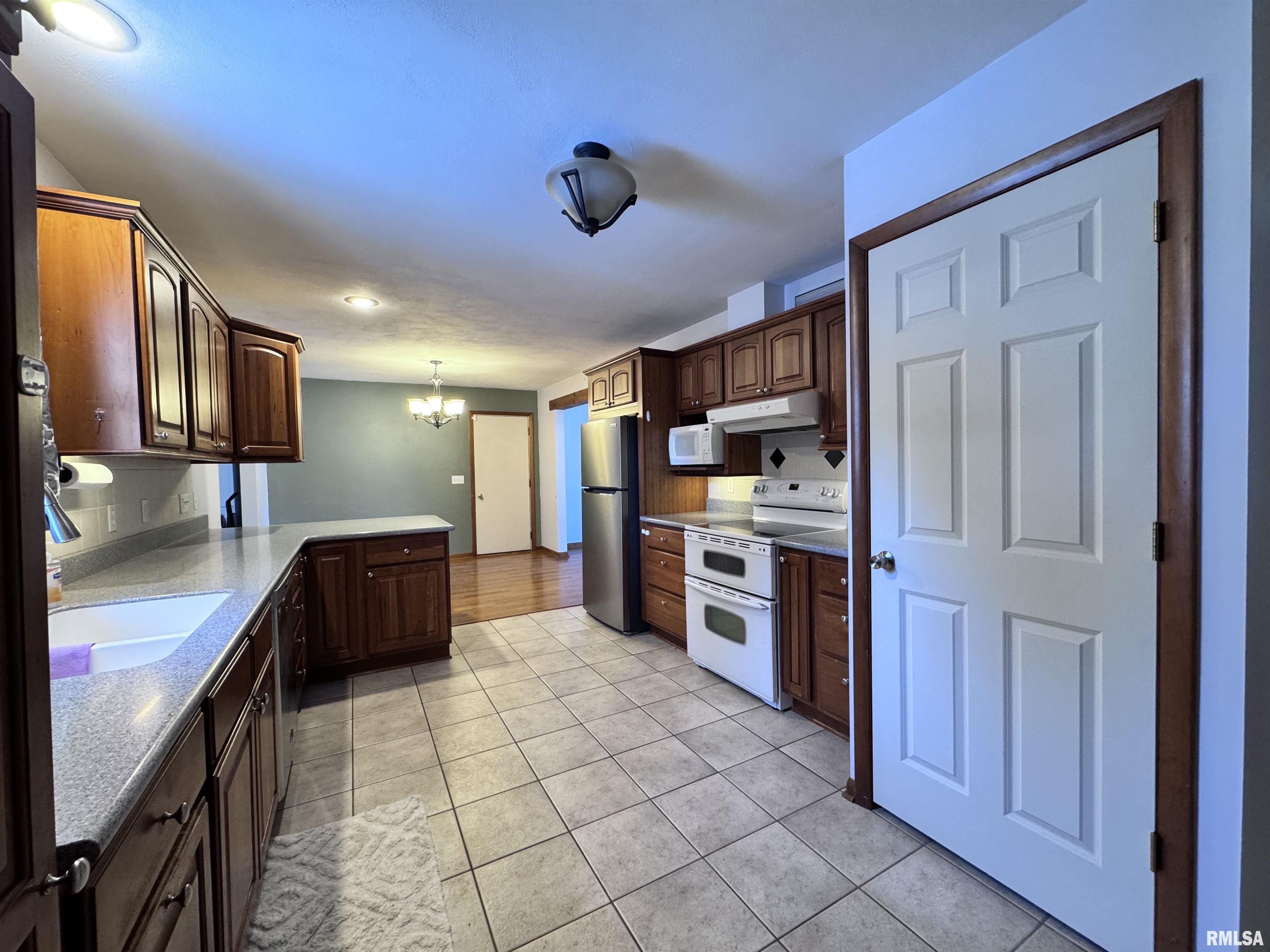 208 Jana Road Macomb, IL 61455 - Photo 13 of 27