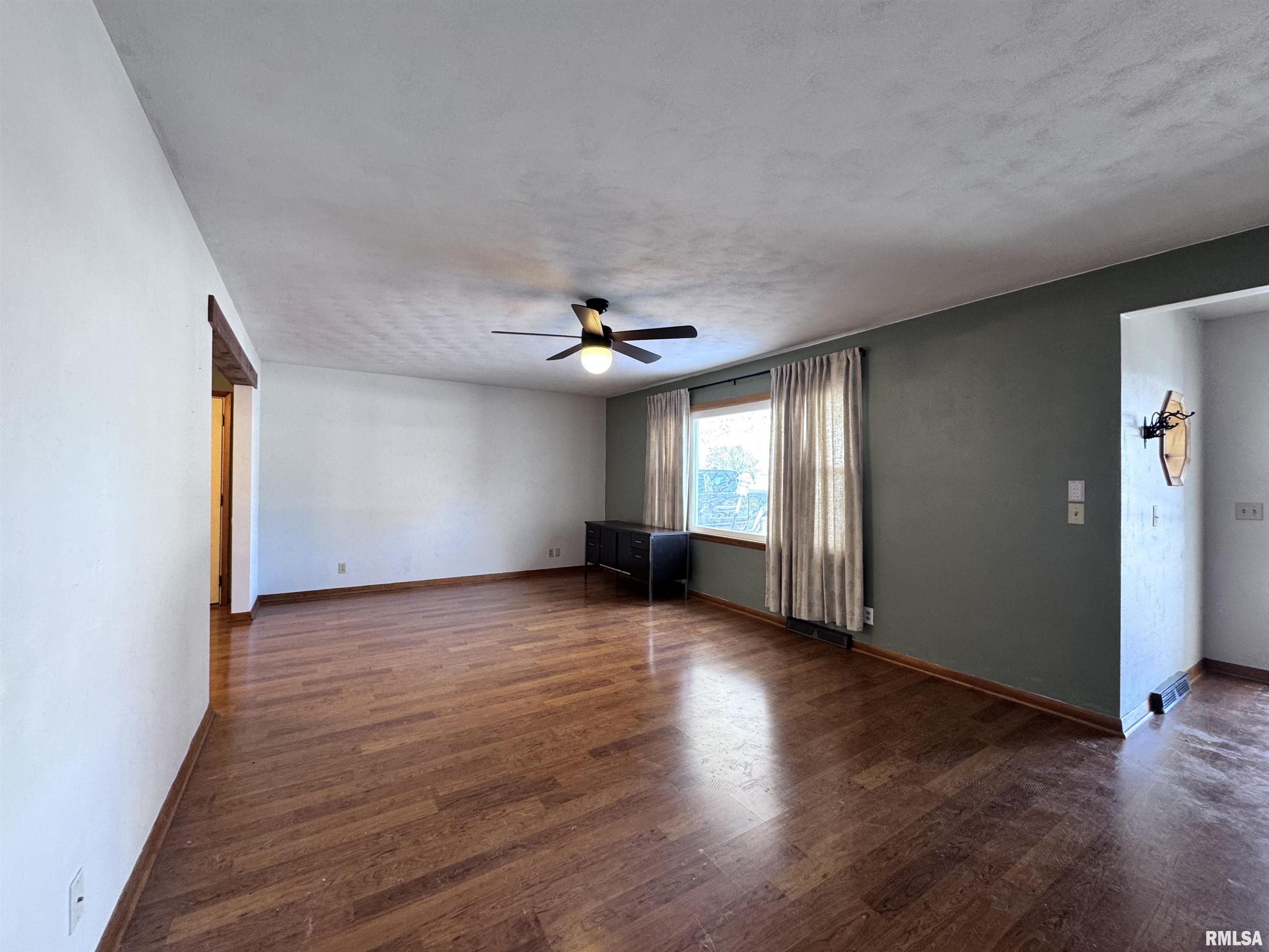 208 Jana Road Macomb, IL 61455 - Photo 3 of 27