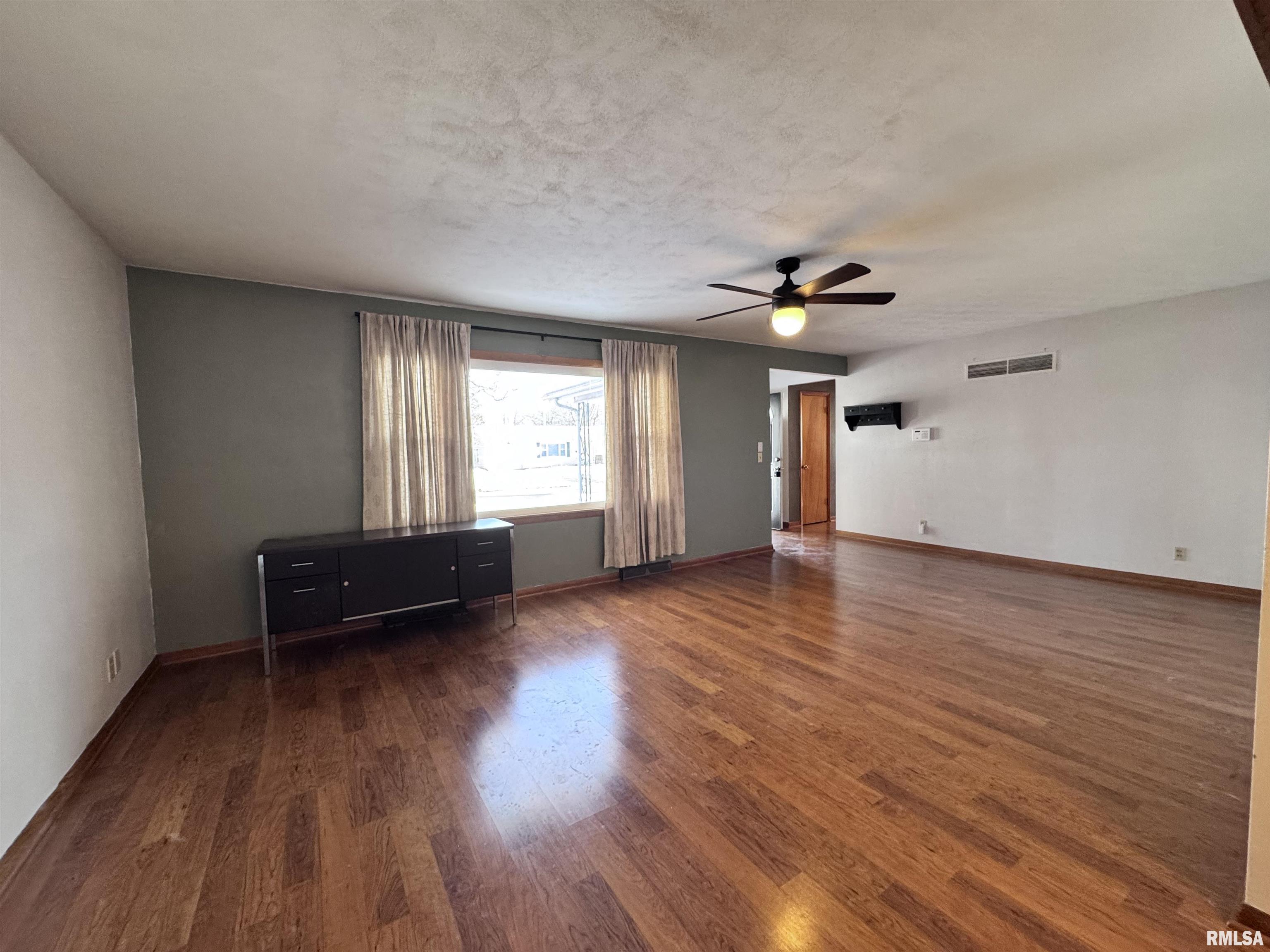 208 Jana Road Macomb, IL 61455 - Photo 5 of 27