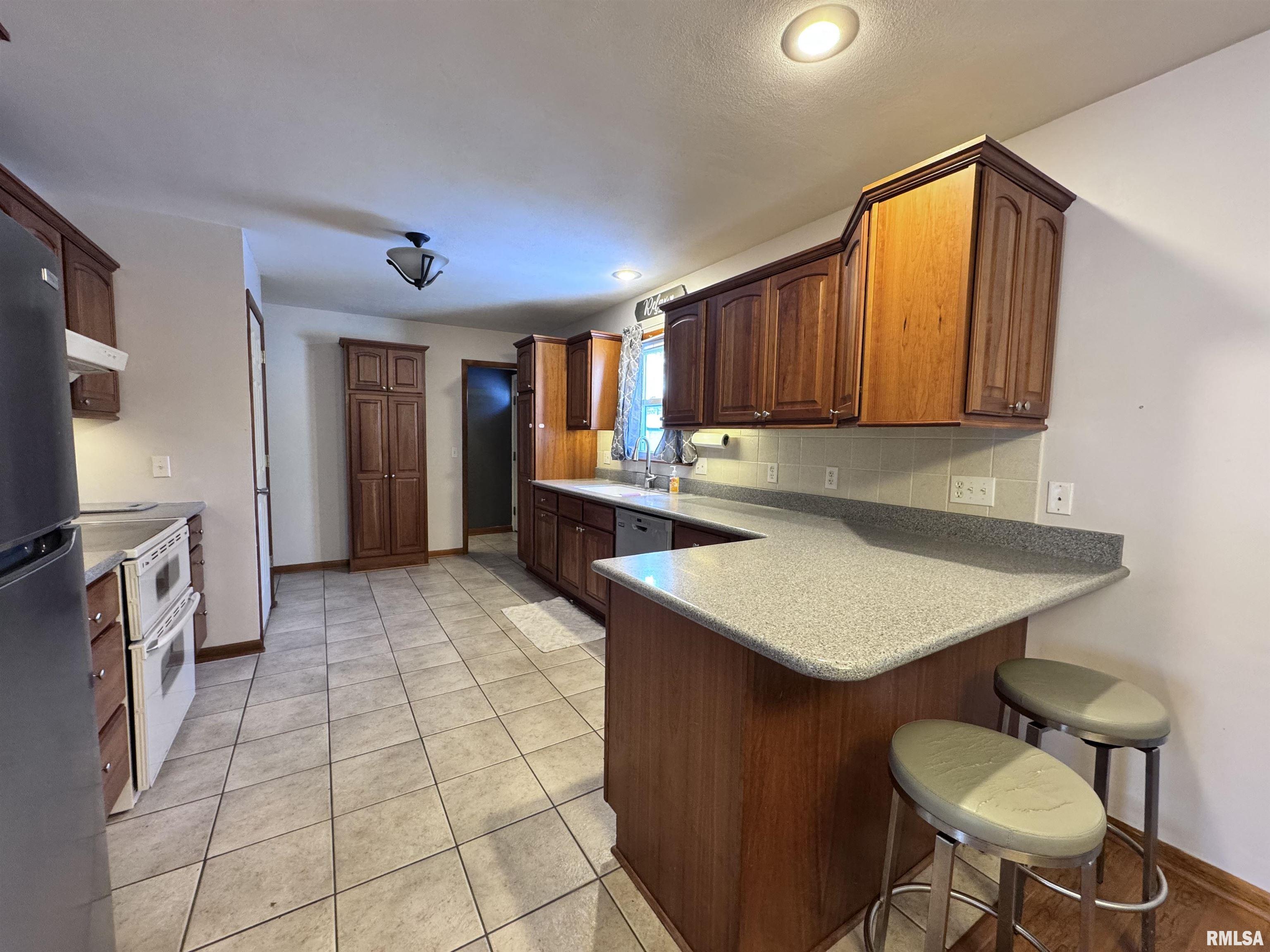 208 Jana Road Macomb, IL 61455 - Photo 8 of 27