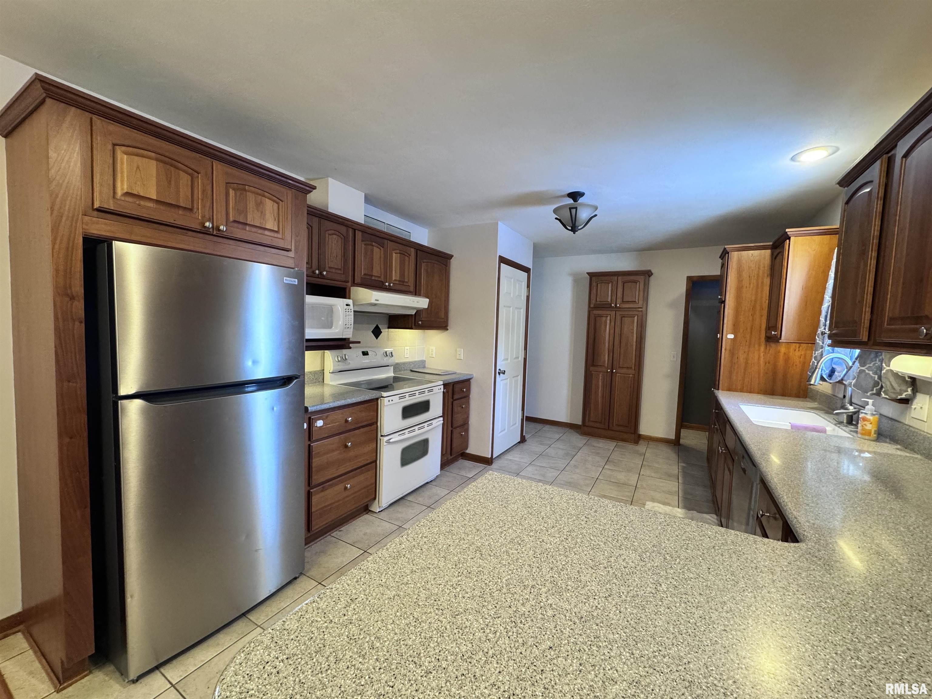 208 Jana Road Macomb, IL 61455 - Photo 10 of 27