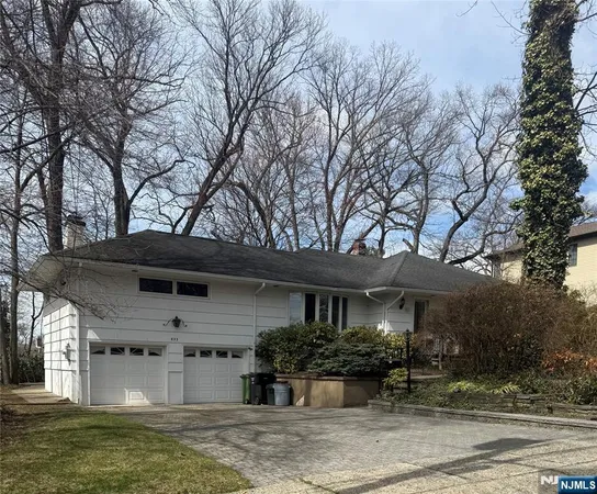 $875,000 | 833 Koman Drive, Paramus, NJ 07652