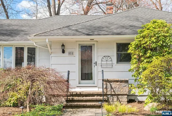 $875,000 | 833 Koman Drive, Paramus, NJ 07652