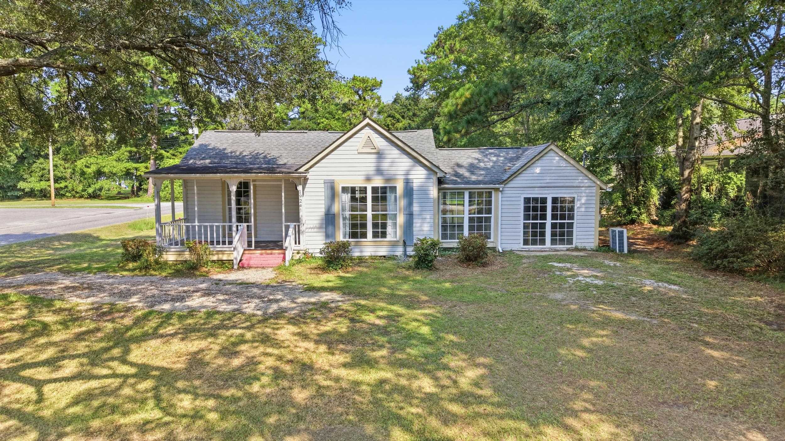 1924 South Island Road Georgetown, SC 29440 - Photo 1 of 40 Gallery Image 1