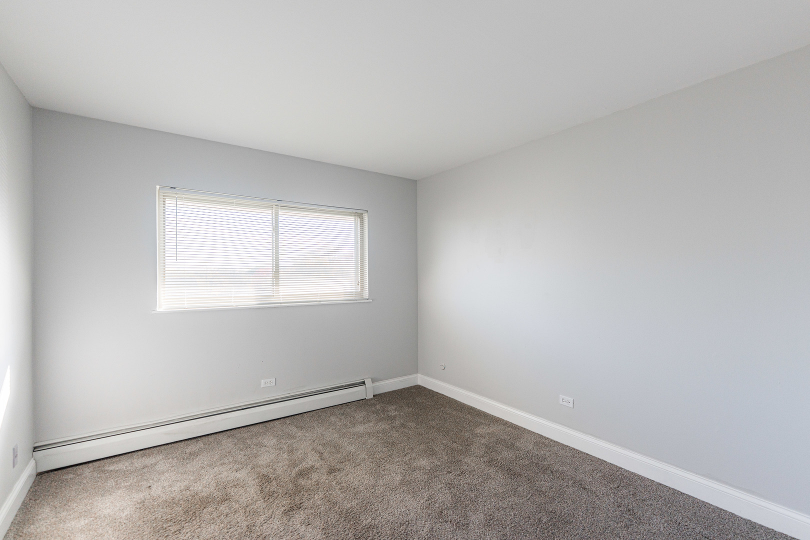 680 Marilyn Avenue, Unit 6206 Glendale Heights, IL 60139 - Photo 11 of 18 an empty room with a window
