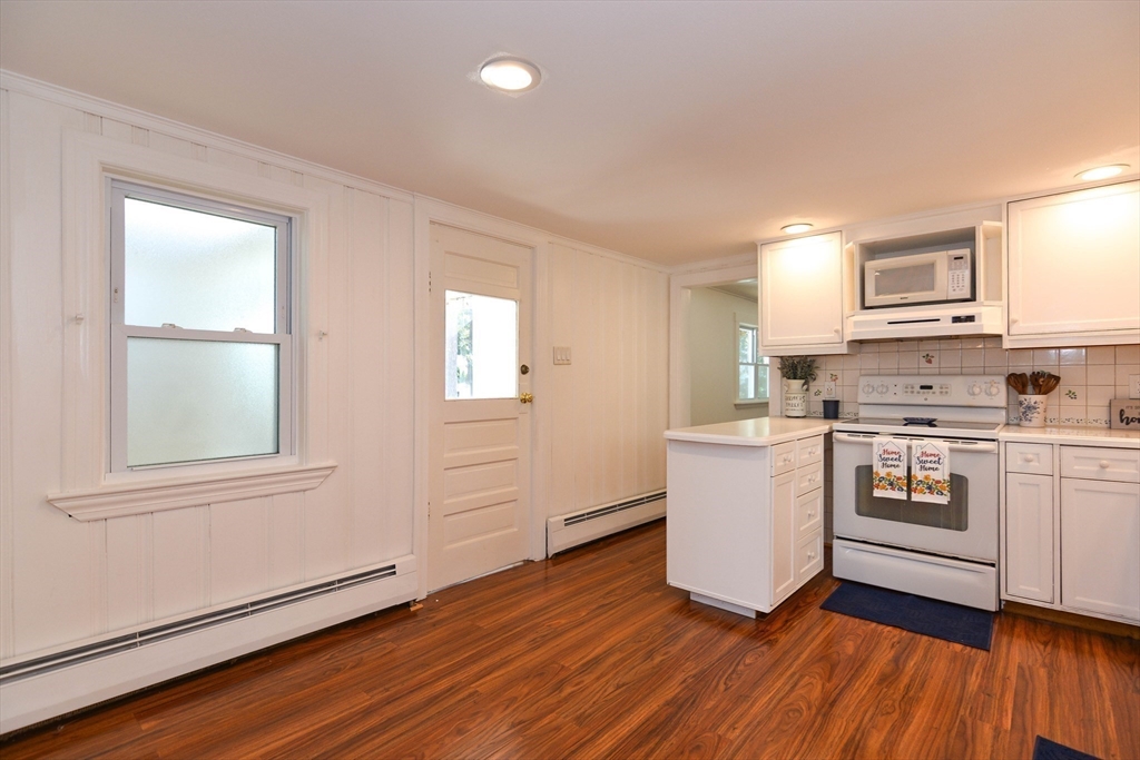 91 Hillcrest Road Dracut, MA 01826 - Photo 8 of 29 Gallery Image 8