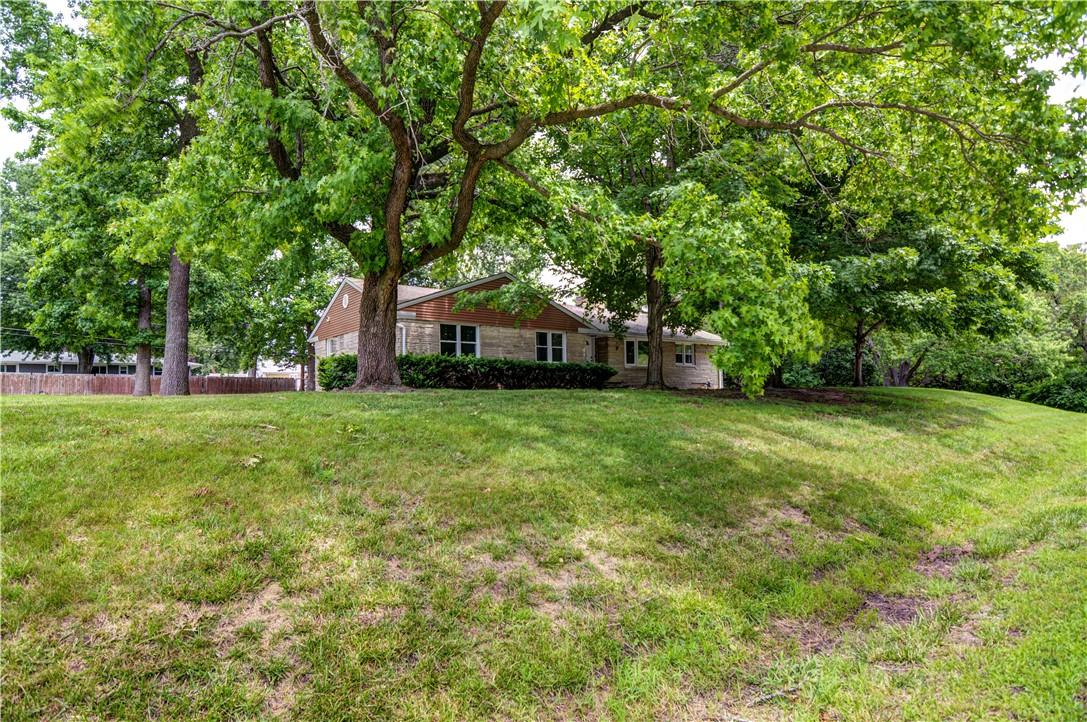 8 Northeast Carroll Drive Decatur, IL 62526 - Photo 2 of 32 Gallery Image 2