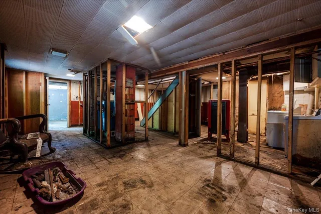 a view of walk in closet