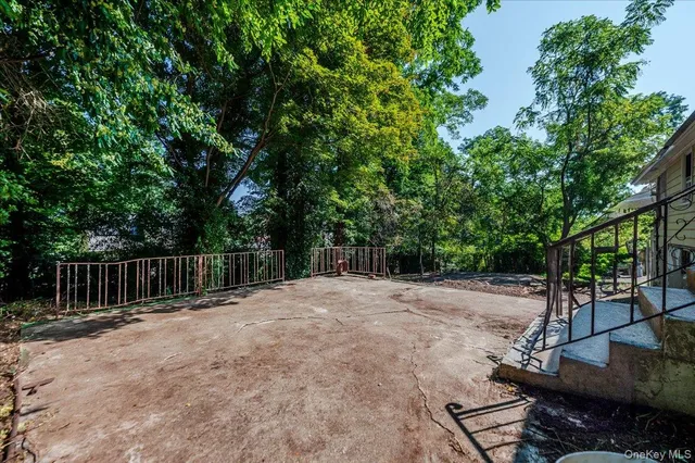 a view of a backyard with green space