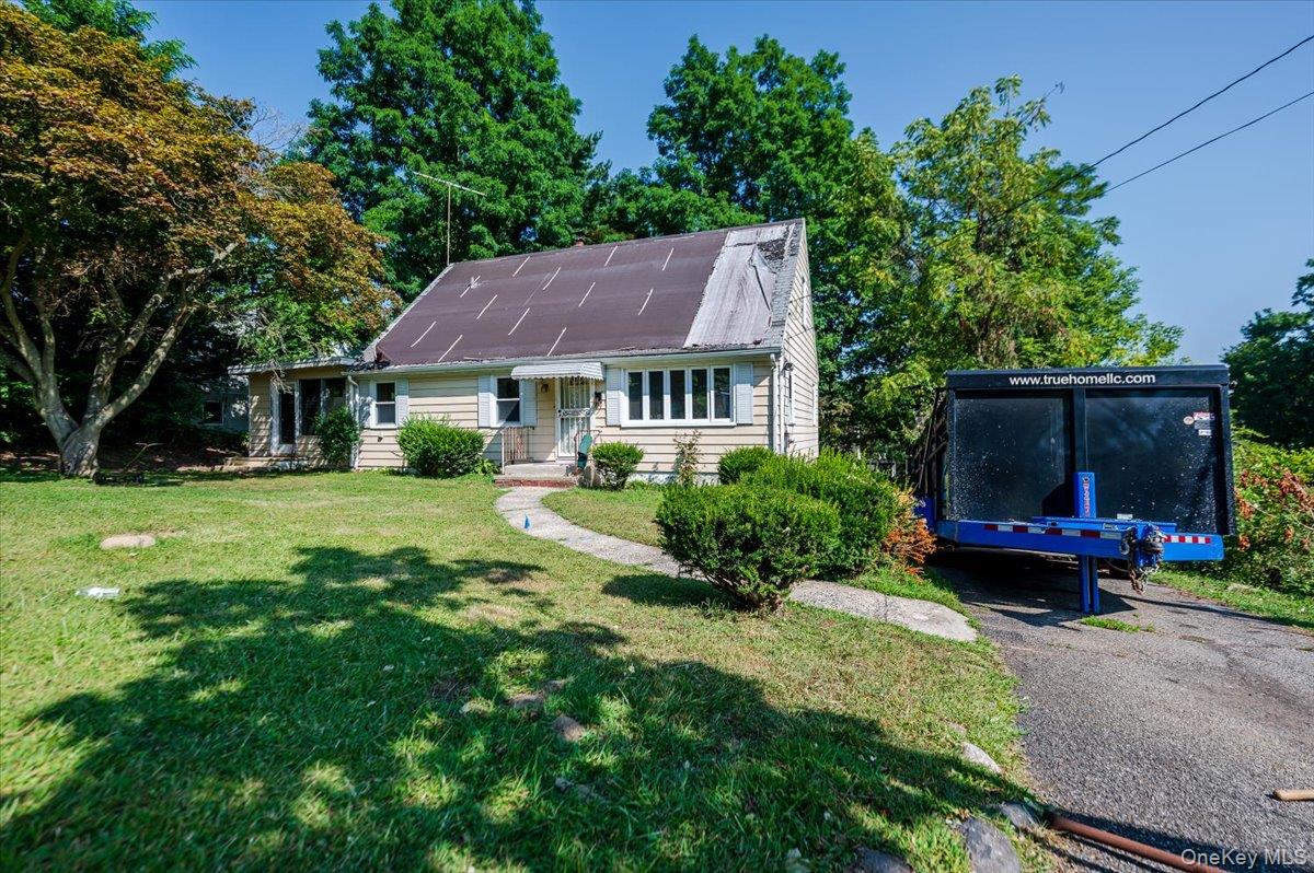 10 Hampton Terrace White Plains, NY 10607 - Photo 29 of 30 a front view of a house with a garden and yard