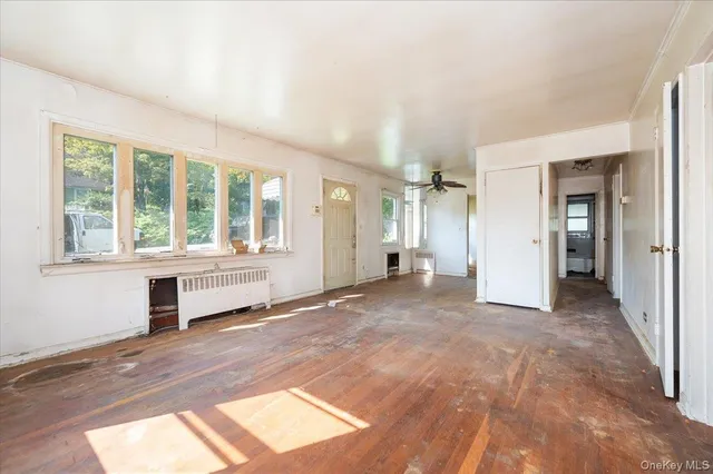 an empty room with windows and pillars in it