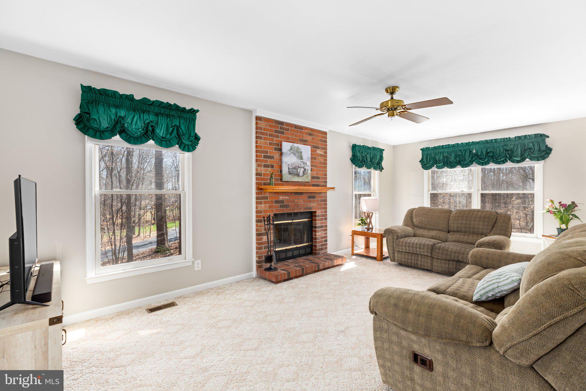 2537 Mountain View Road Stafford, VA 22556 - Photo 14 of 51 Living Room