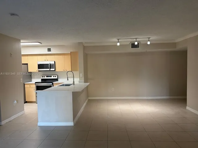 $2,500 | 2494 Centergate Drive, Unit 201, Miramar, FL 33025