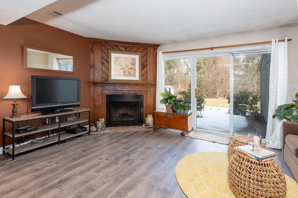 8 Apple Tree Hill Road, Unit 8 Hopkinton, MA 01748 - Photo 8 of 25 Gallery Image 8