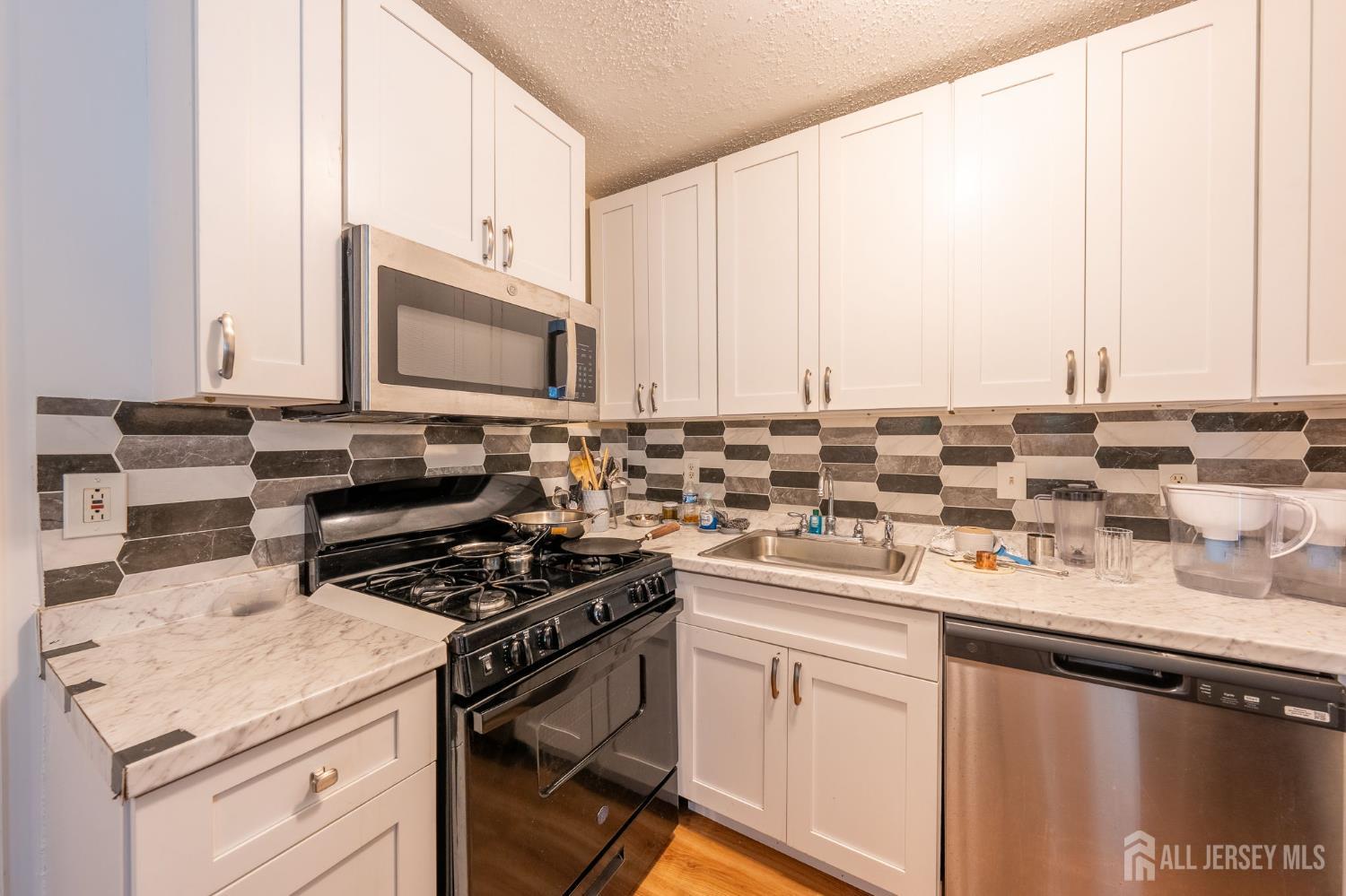 71 Inverness Drive Edison, NJ 08820 - Photo 5 of 14 Gallery Image 5